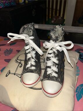 Womens Distressed High-Top Heels in Black with White Laces